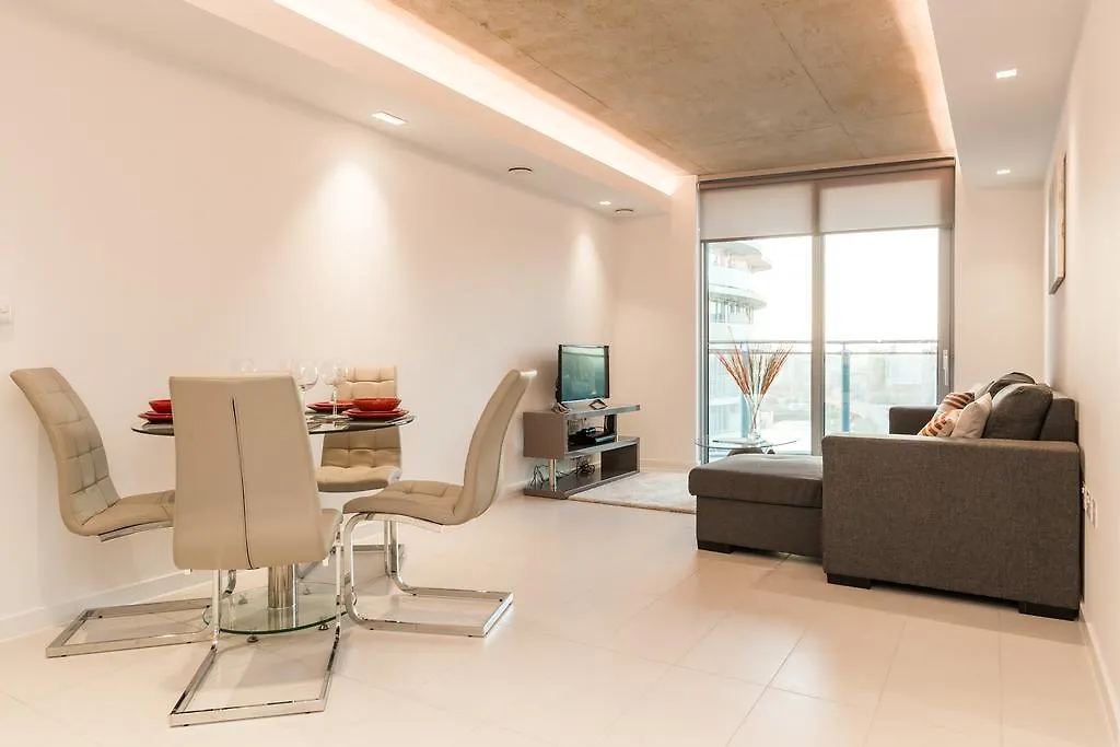Royal Style Apartment - 5 Mins Walk To Excel London