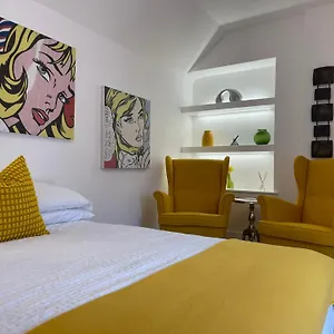 Vibrant Close To Centre Cardiff